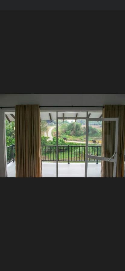 Pinnawala Elephant Front View Hotel Rambukkana Bagian luar foto