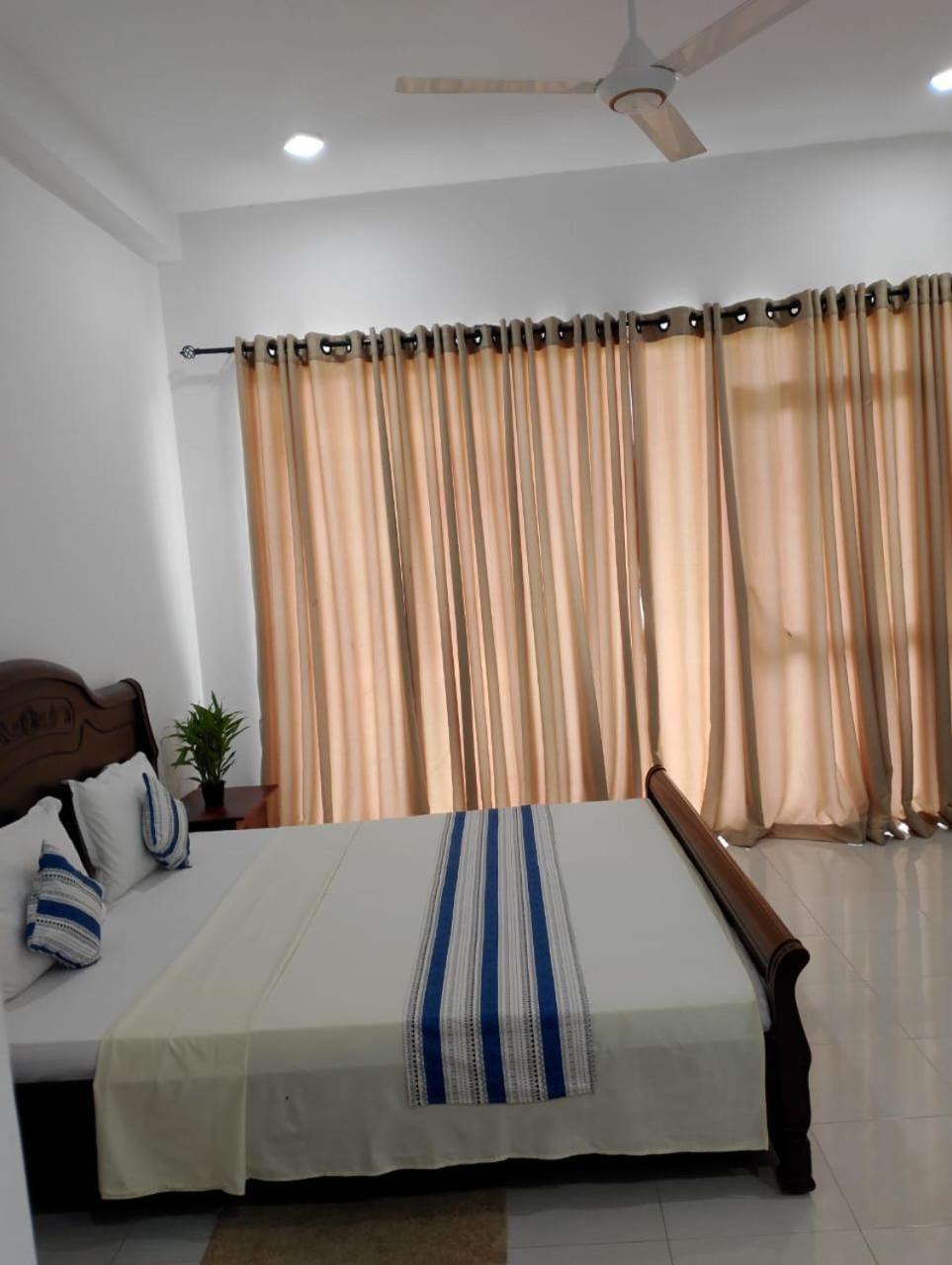 Pinnawala Elephant Front View Hotel Rambukkana Bagian luar foto