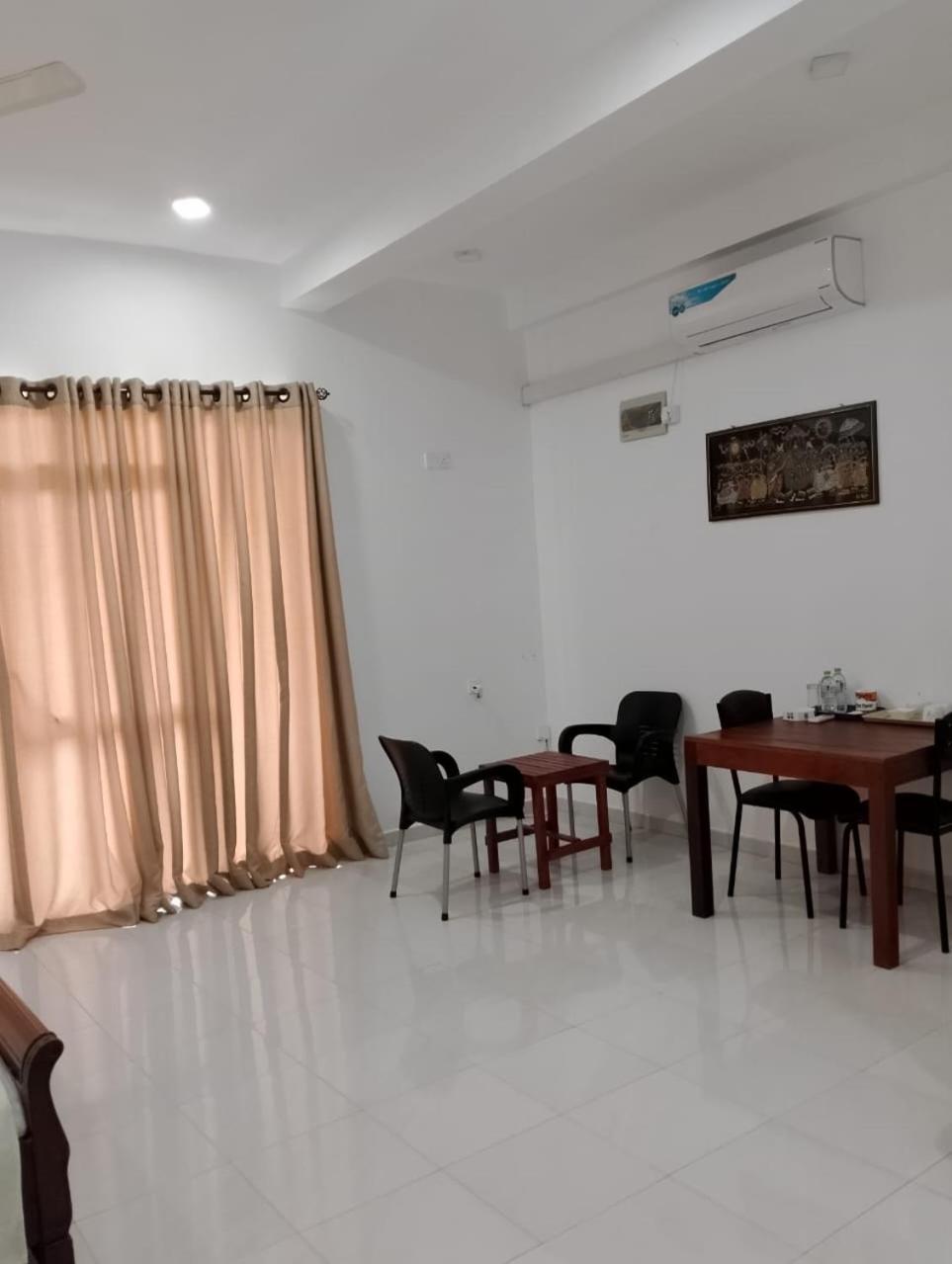 Pinnawala Elephant Front View Hotel Rambukkana Bagian luar foto