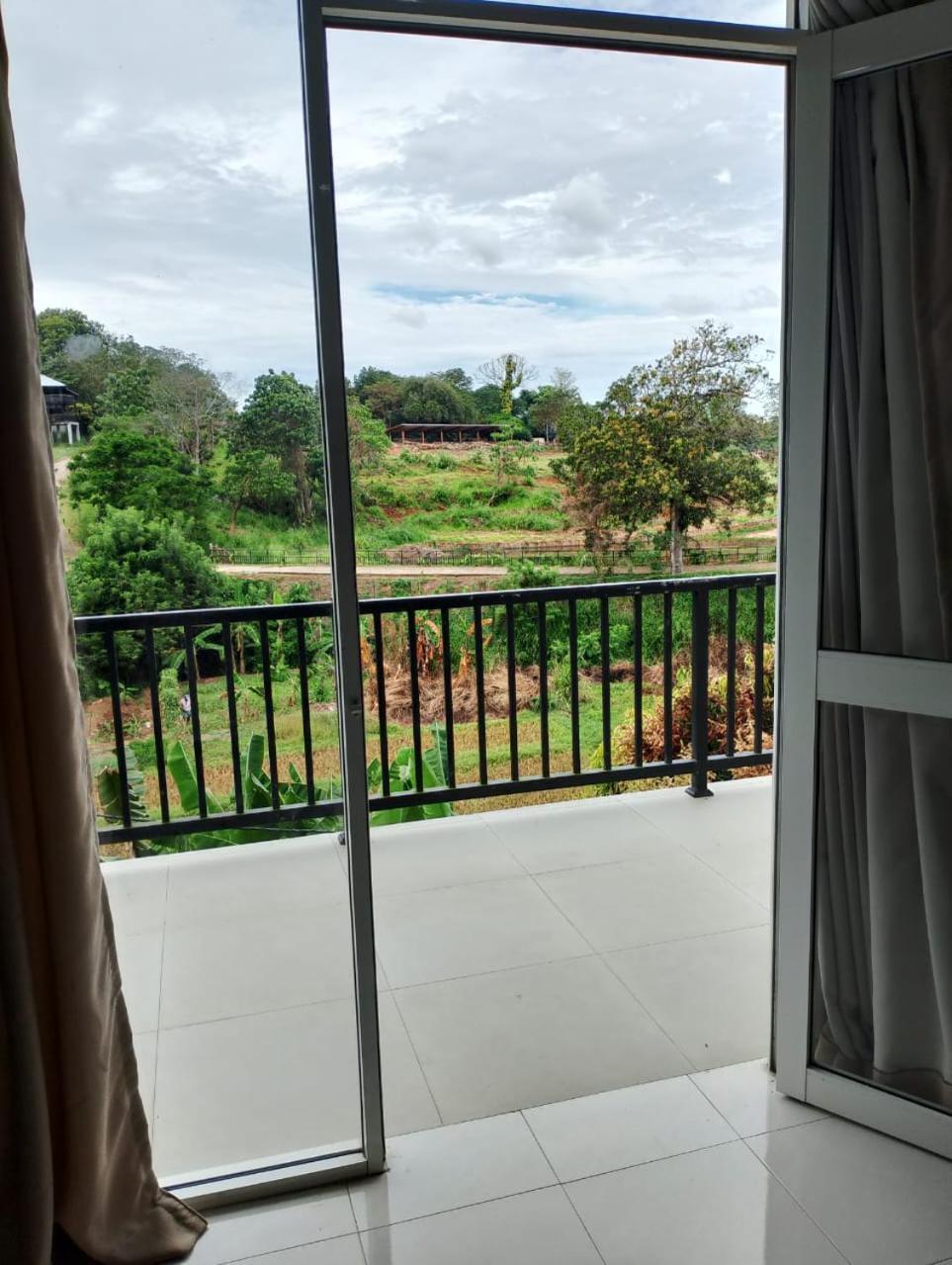 Pinnawala Elephant Front View Hotel Rambukkana Bagian luar foto